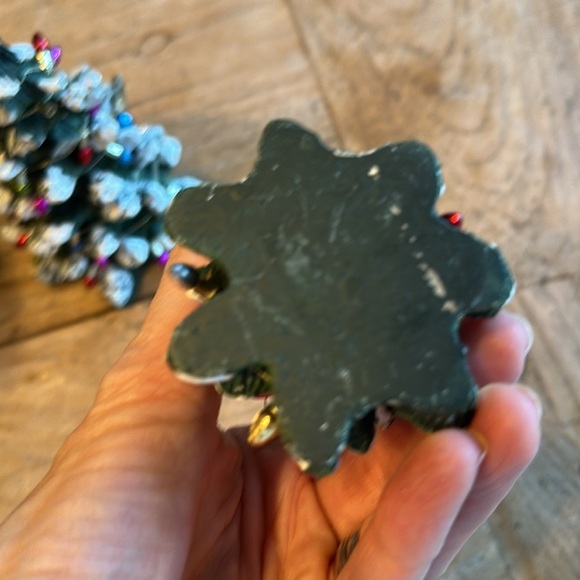 Vintage Christmas Trees heavy resin set of three - Picture 8 of 12